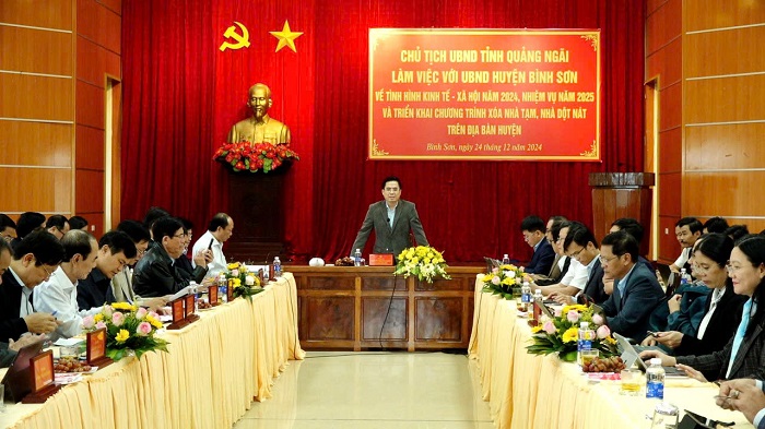 PPC’s chairman Nguyen Hoang Giang meets with the People's Committee of Binh Son district’s leaders